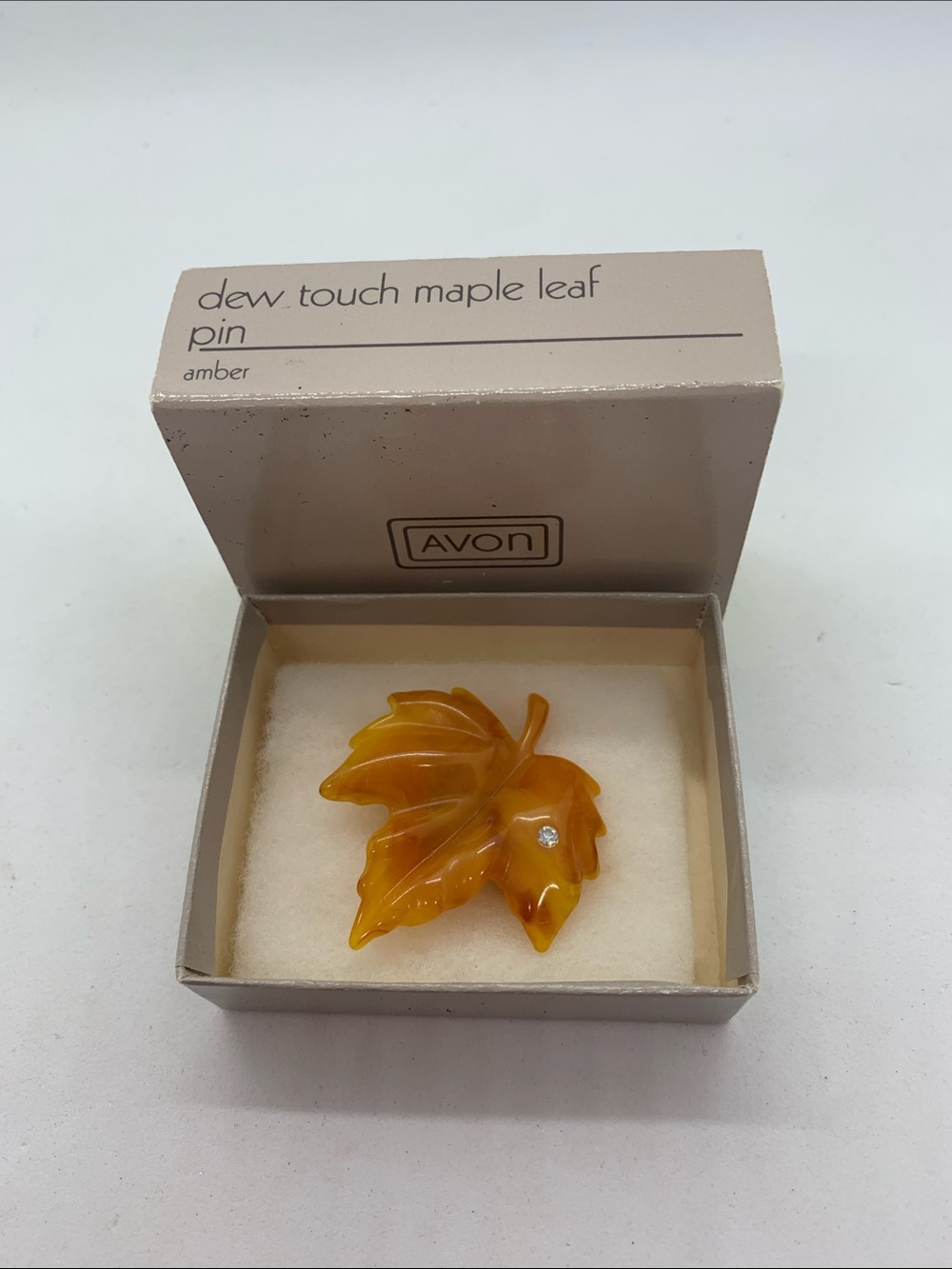 Avon Dew Touch Maple Leaf Pin in Amber and Beige
